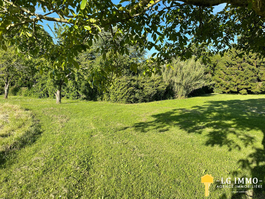 Terrain à BOUTENAC-TOUVENT