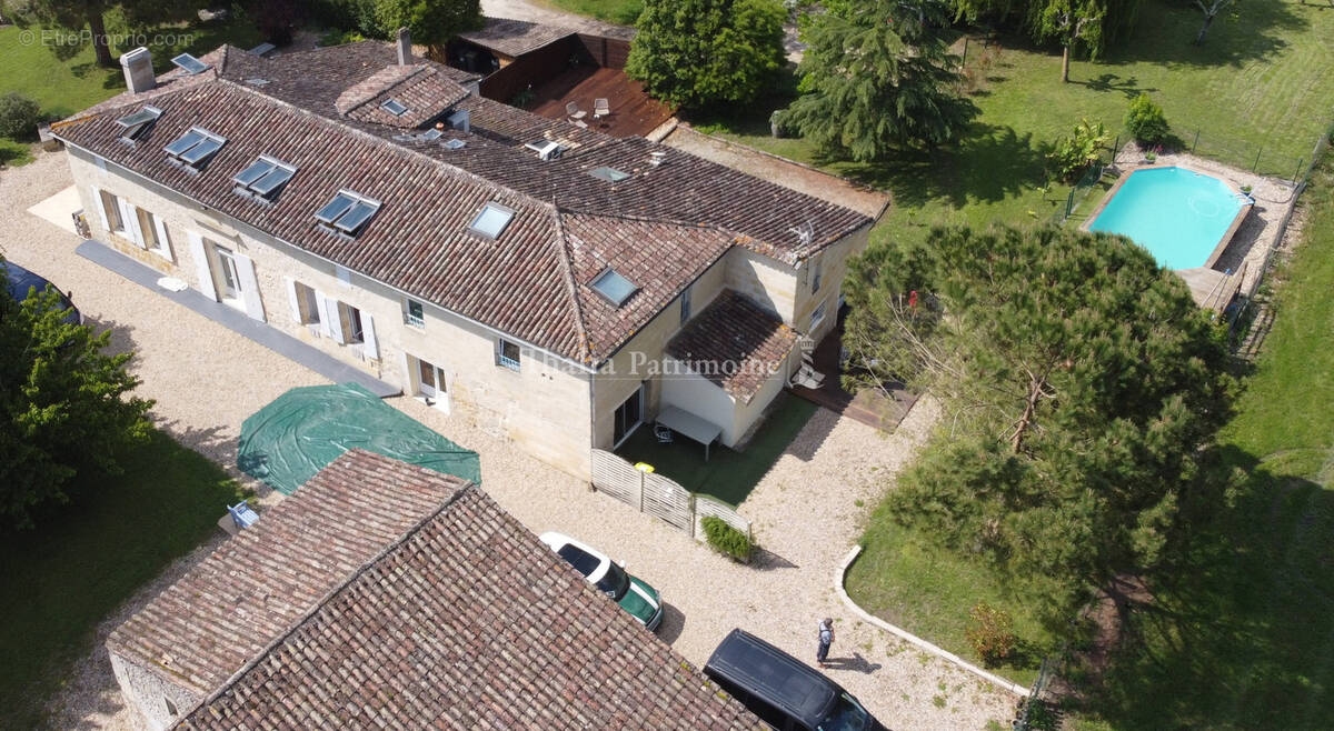 Maison à SAINT-EMILION