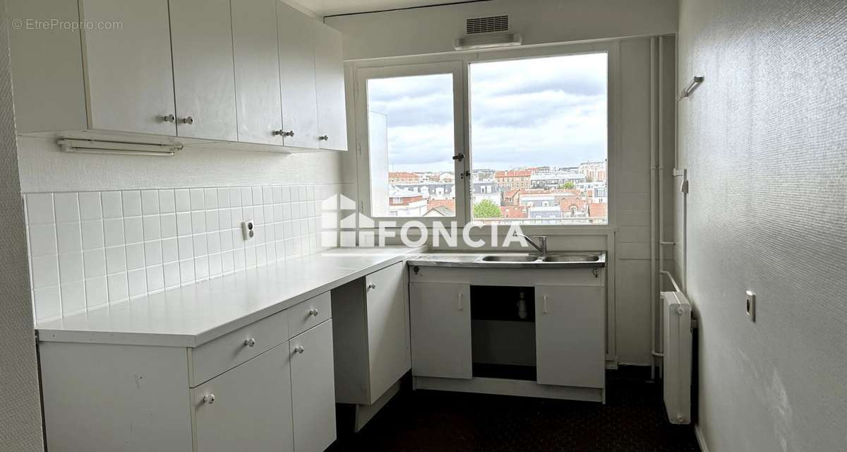 Appartement à COURBEVOIE