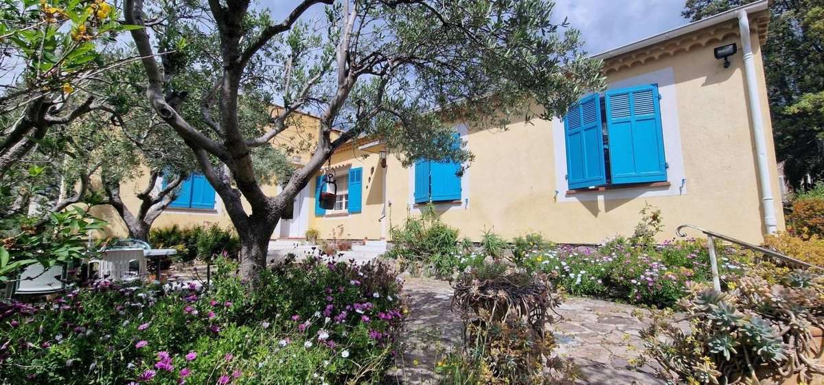 Maison à ROQUEBRUNE-SUR-ARGENS