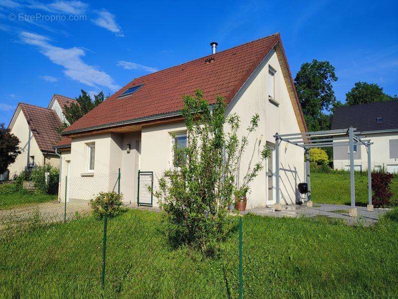 Maison à LE LUHIER