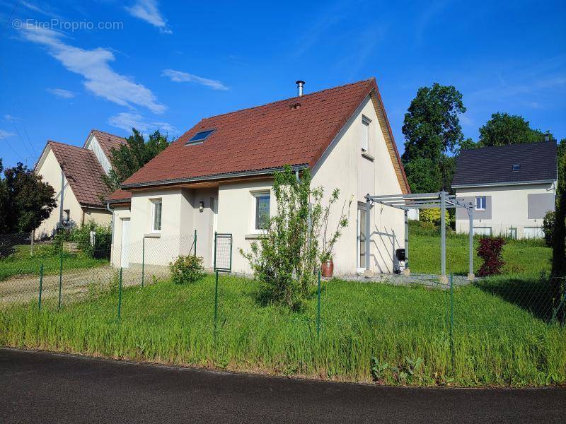 Maison à LE LUHIER