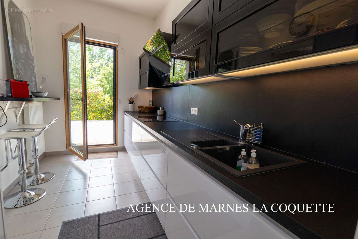 Appartement à MARNES-LA-COQUETTE