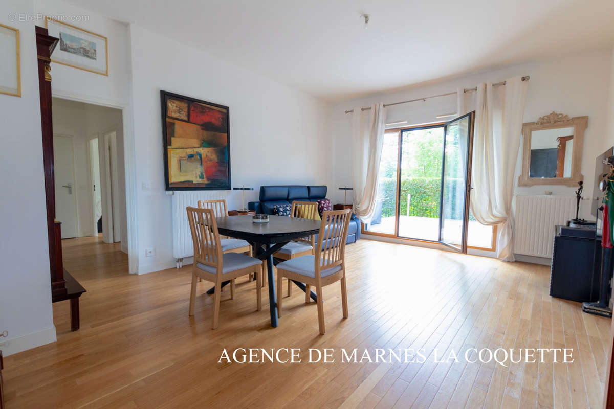 Appartement à MARNES-LA-COQUETTE