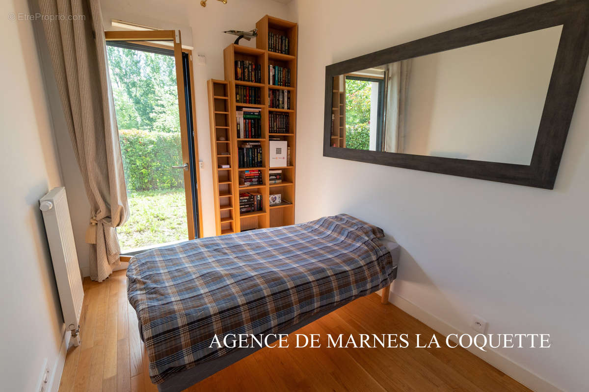 Appartement à MARNES-LA-COQUETTE