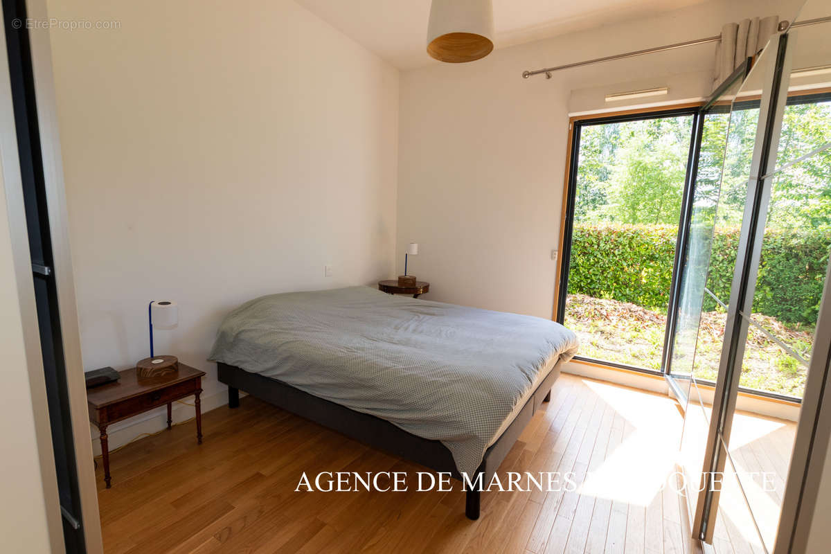 Appartement à MARNES-LA-COQUETTE