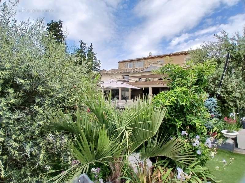 Maison à GORDES