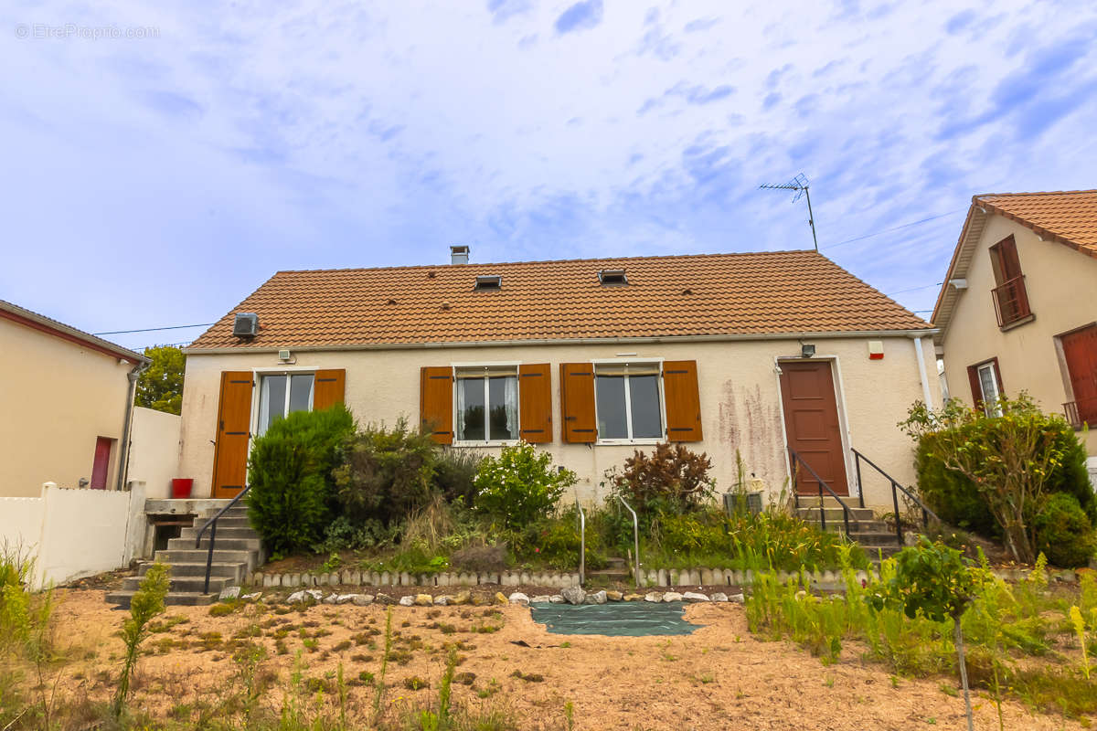 Maison à GIEVRES