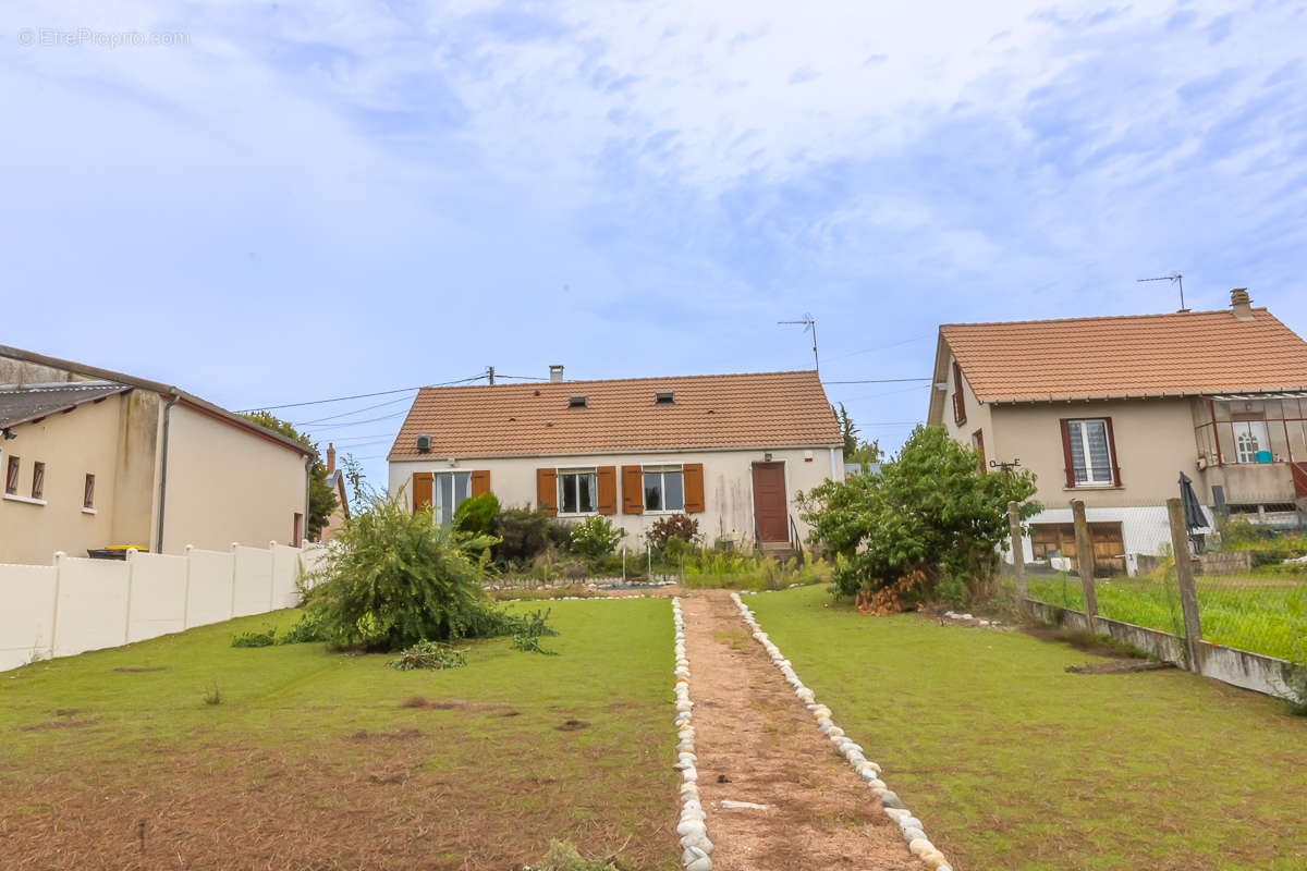 Maison à GIEVRES