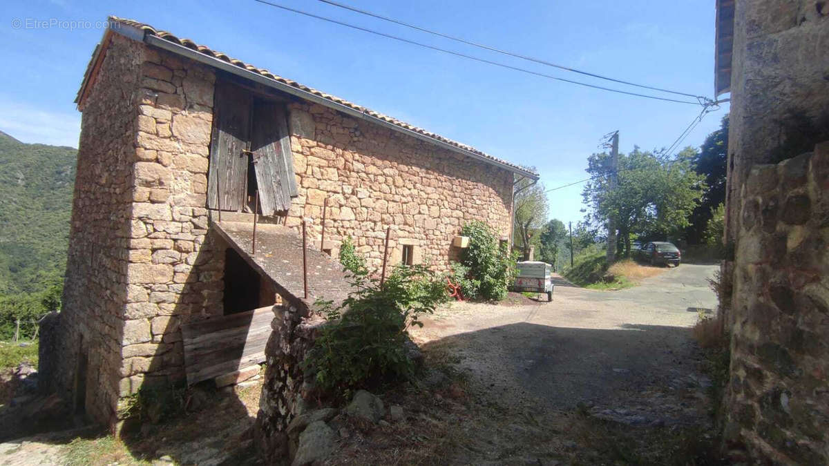 Maison à SAINT-PIERRE-DE-COLOMBIER