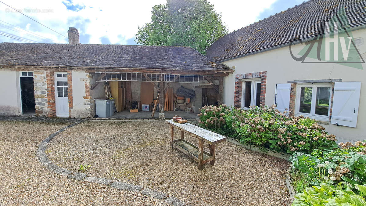 Maison à VILLENEUVE-LA-GUYARD