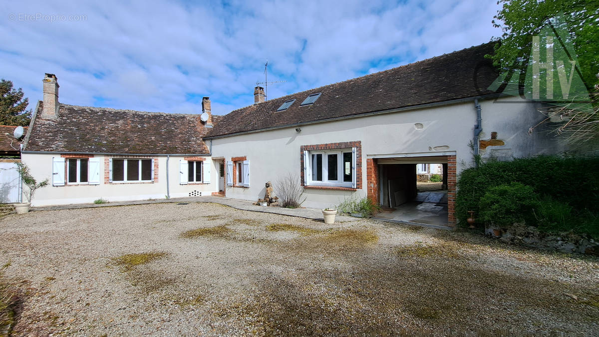 Maison à VILLENEUVE-LA-GUYARD