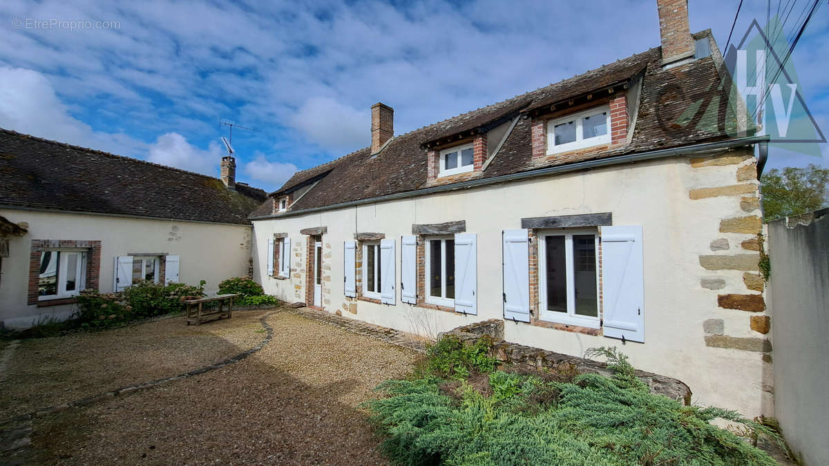 Maison à VILLENEUVE-LA-GUYARD