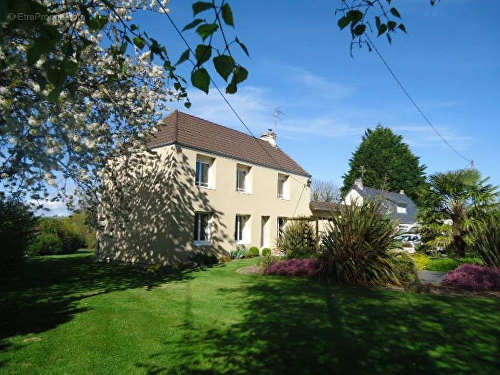 Maison à SAINT-SEVER-CALVADOS