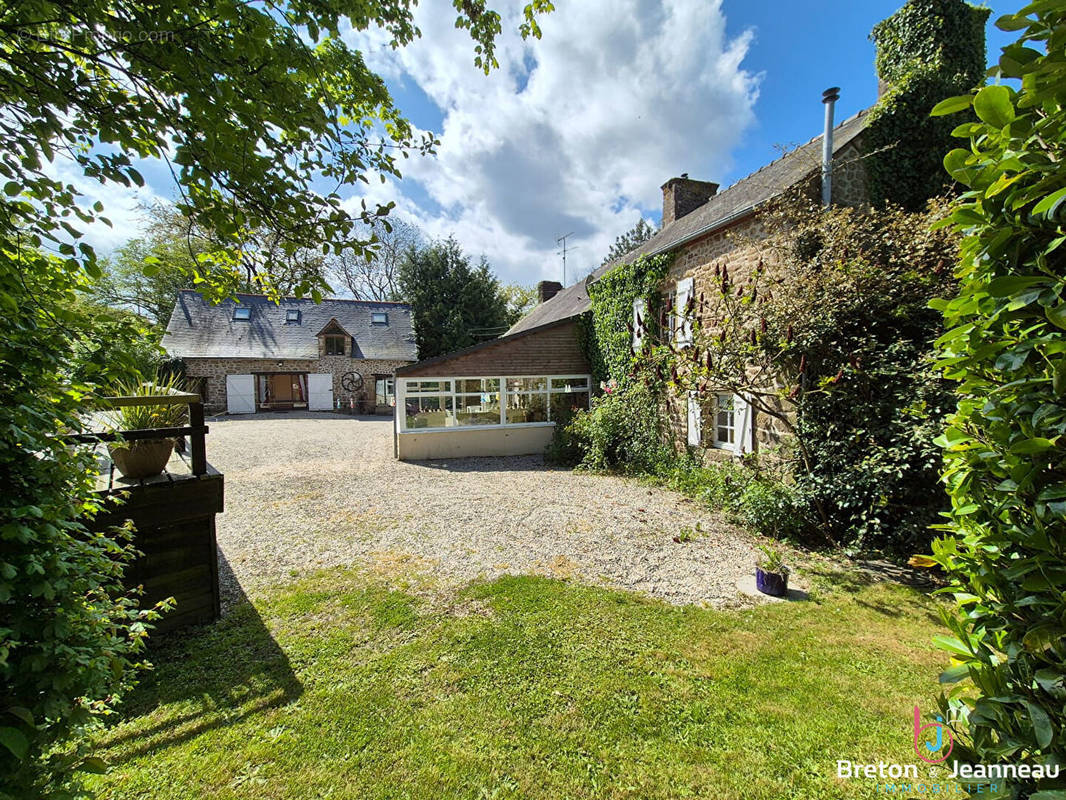 Maison à LASSAY-LES-CHATEAUX