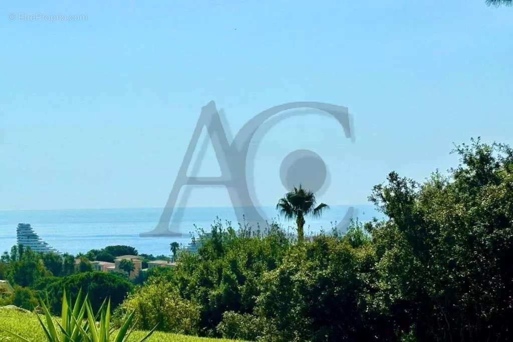 Appartement à VILLENEUVE-LOUBET