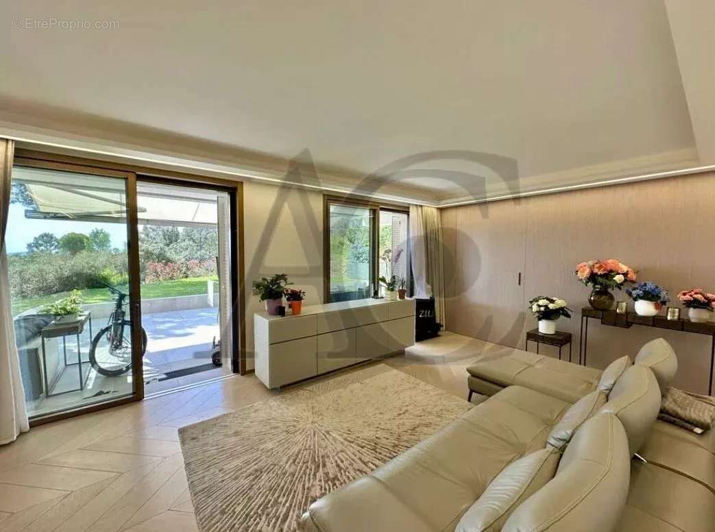 Appartement à VILLENEUVE-LOUBET