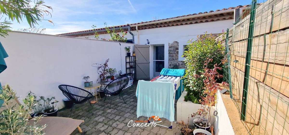 Maison à ROQUEBRUNE-SUR-ARGENS