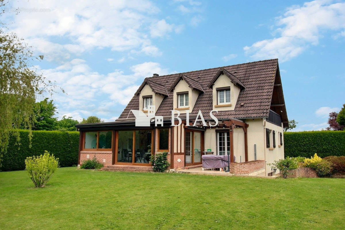 Maison à SAINT-OUEN-DE-THOUBERVILLE