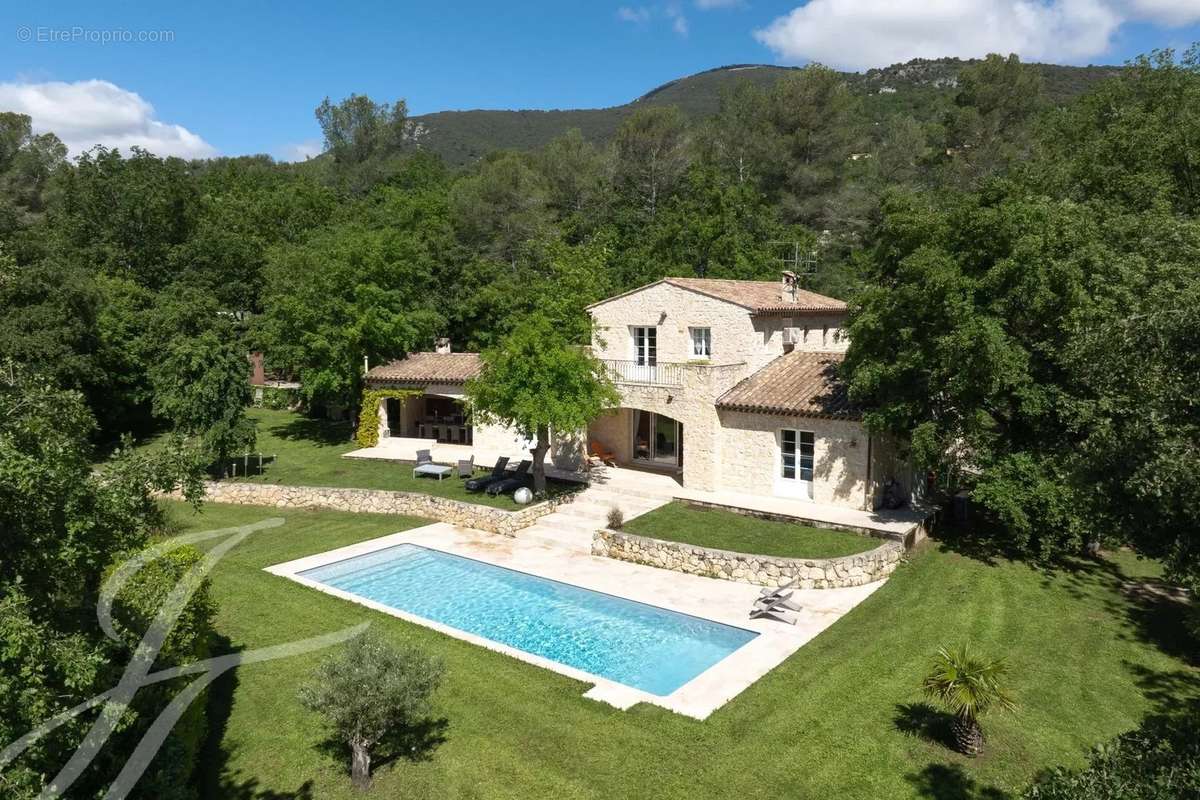 Maison à TOURRETTES-SUR-LOUP