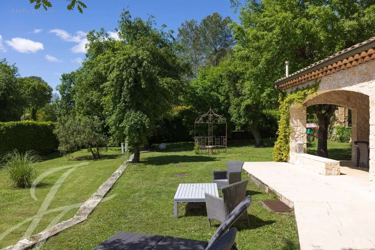 Maison à TOURRETTES-SUR-LOUP