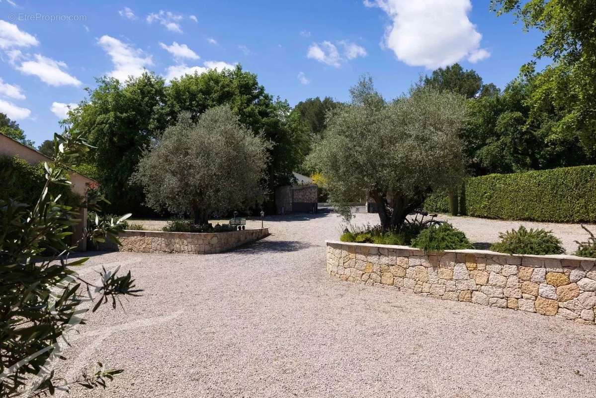 Maison à TOURRETTES-SUR-LOUP