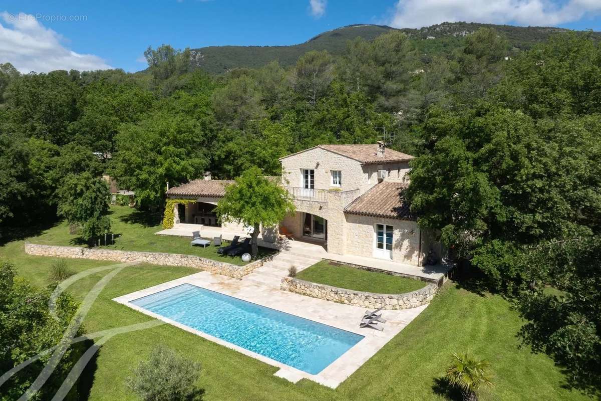 Maison à TOURRETTES-SUR-LOUP