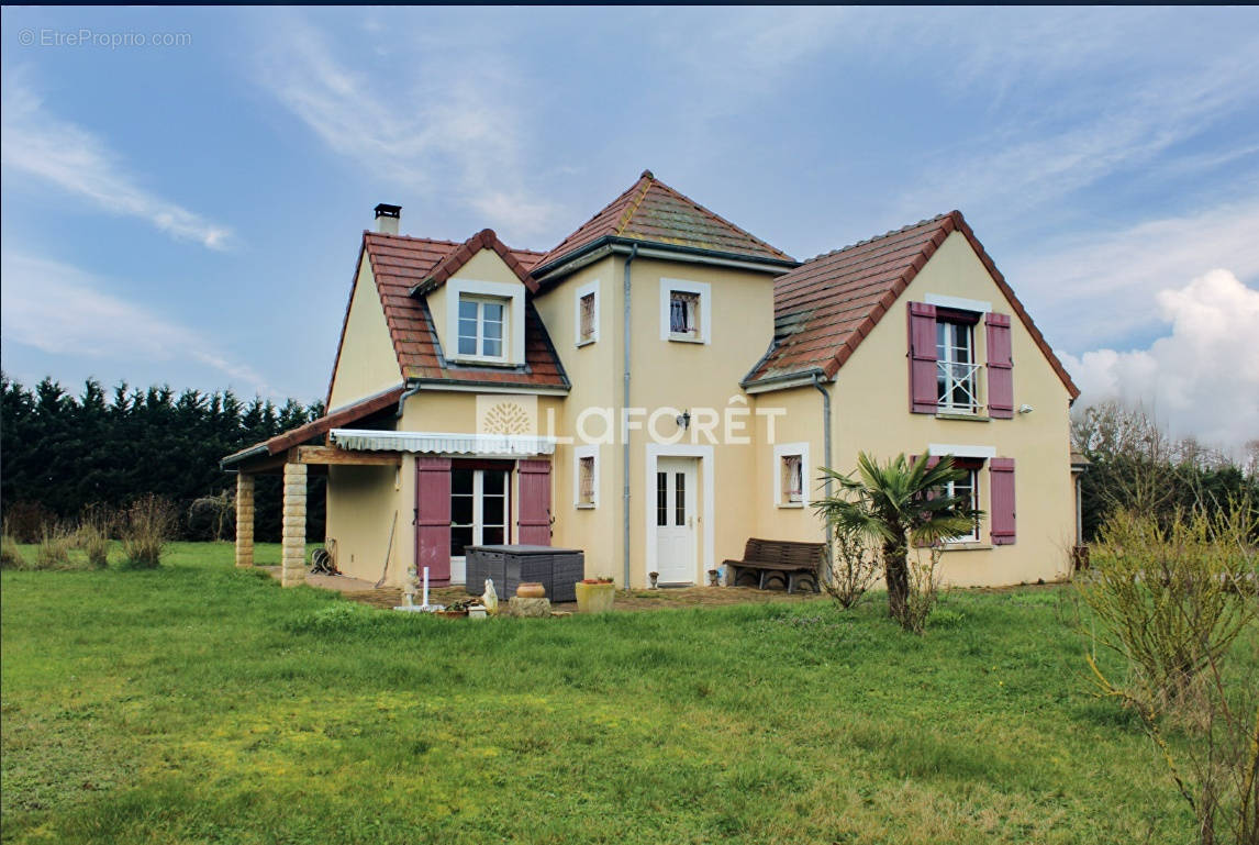 Maison à ESCRENNES