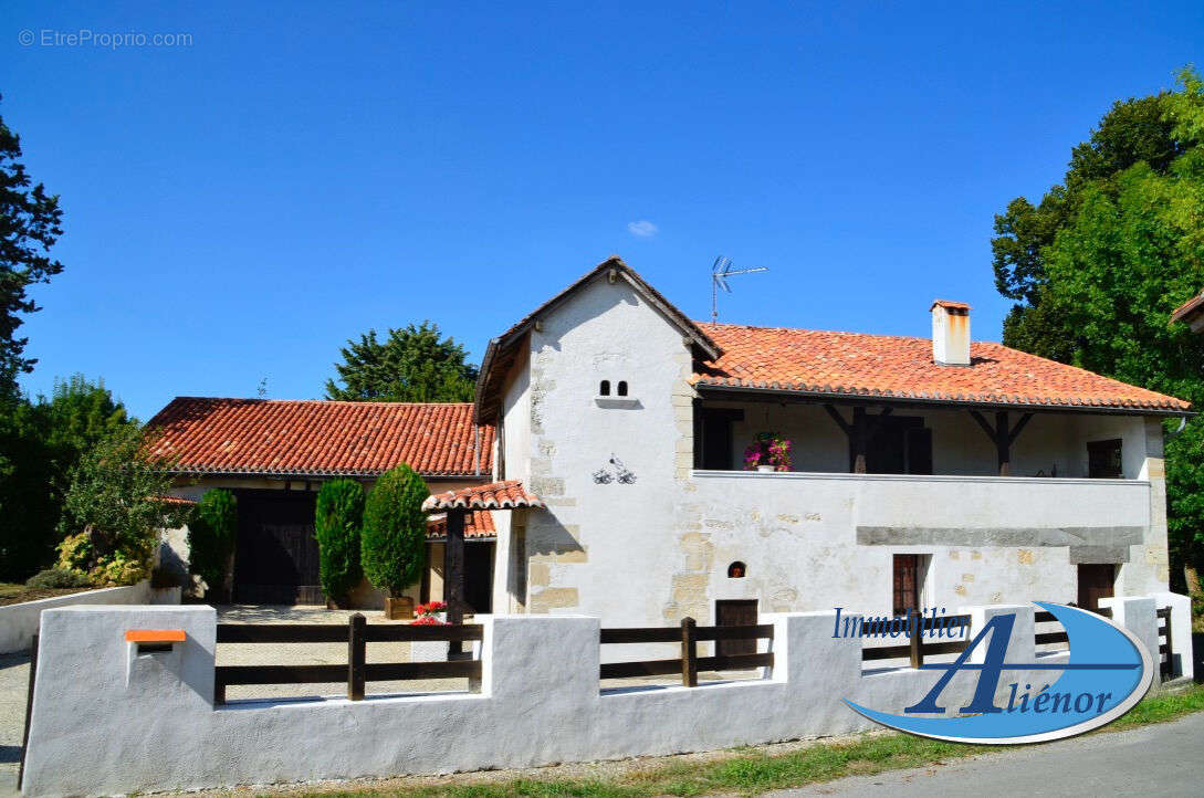 Maison à MENSIGNAC