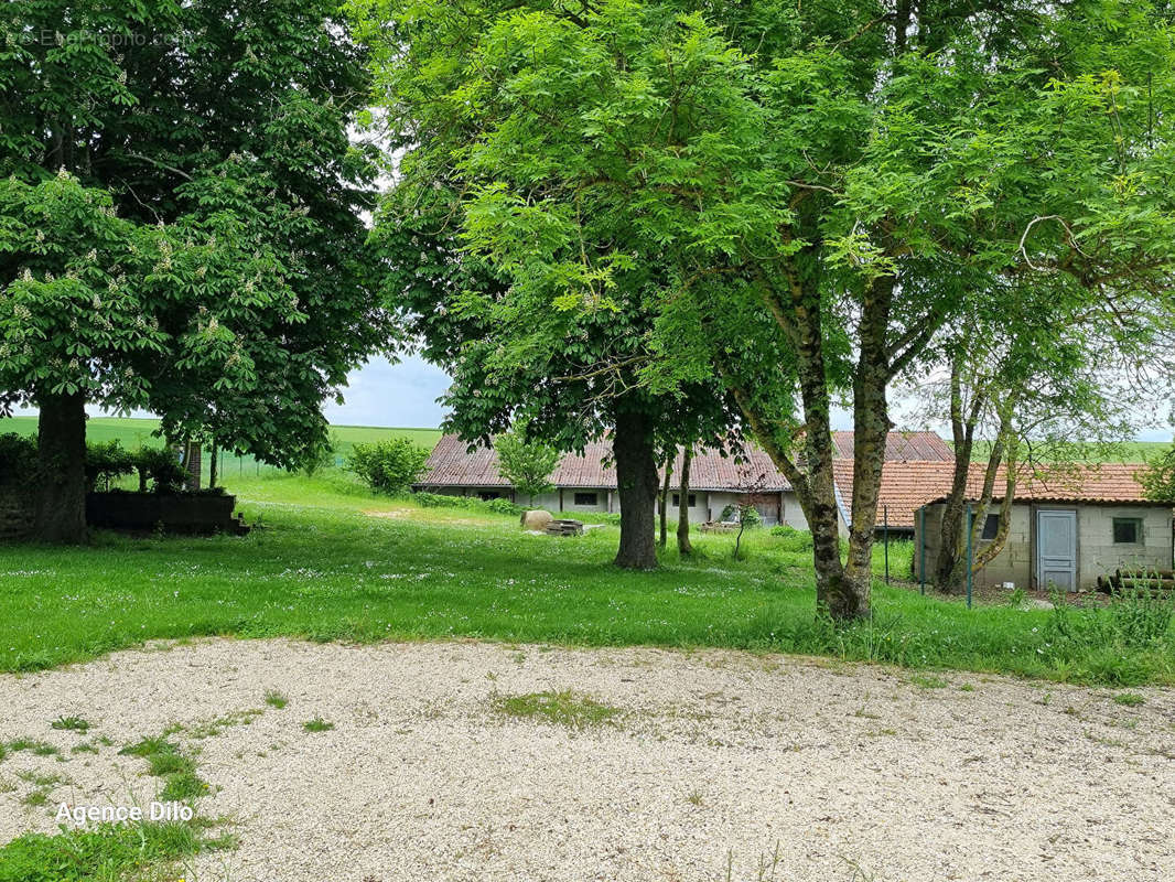 Maison à MONTFEY