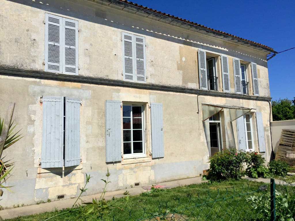 Maison à SAINT-SEVER-DE-SAINTONGE