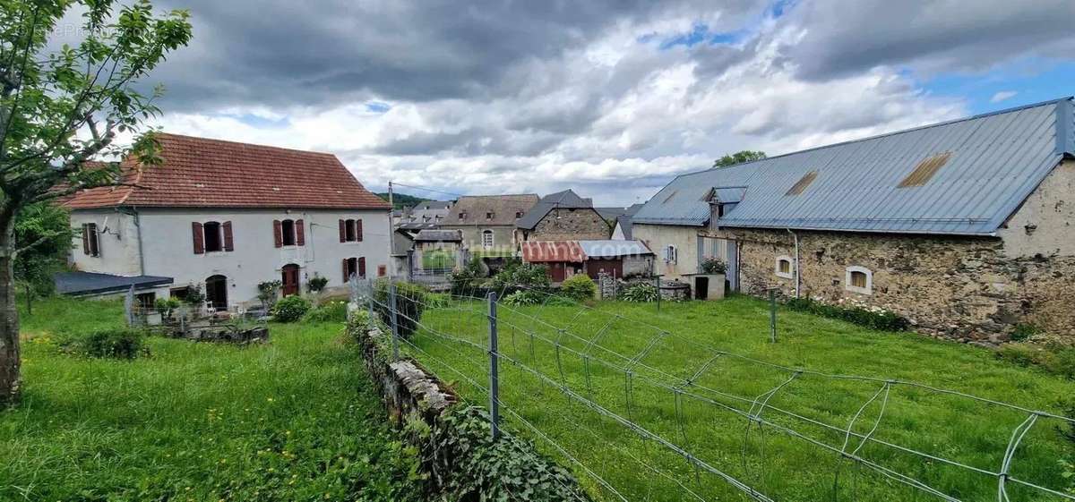 Maison à POUEYFERRE