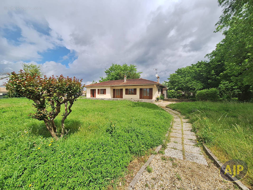 Maison à LA LANDE-DE-FRONSAC