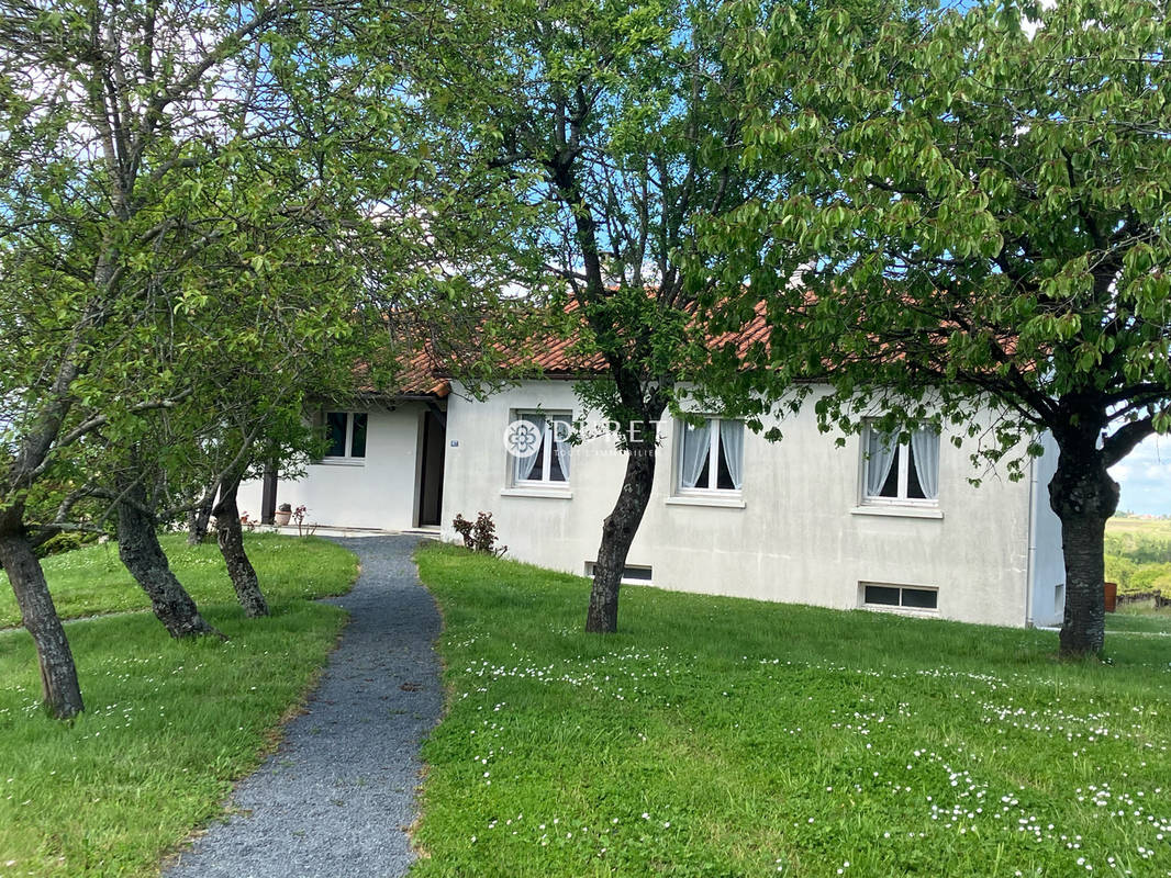 Maison à MOUZILLON