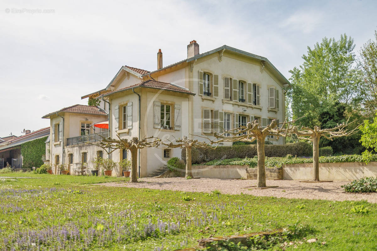 Maison à BAYONVILLE-SUR-MAD