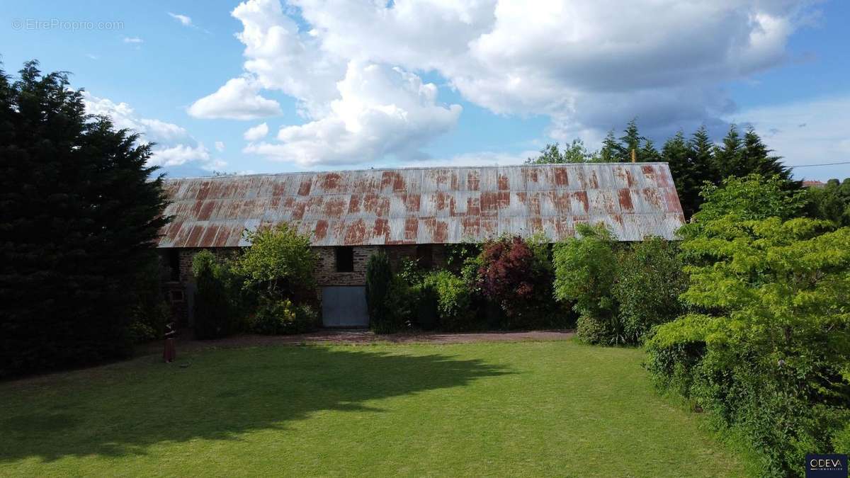 Maison à CONDE-SUR-VIRE