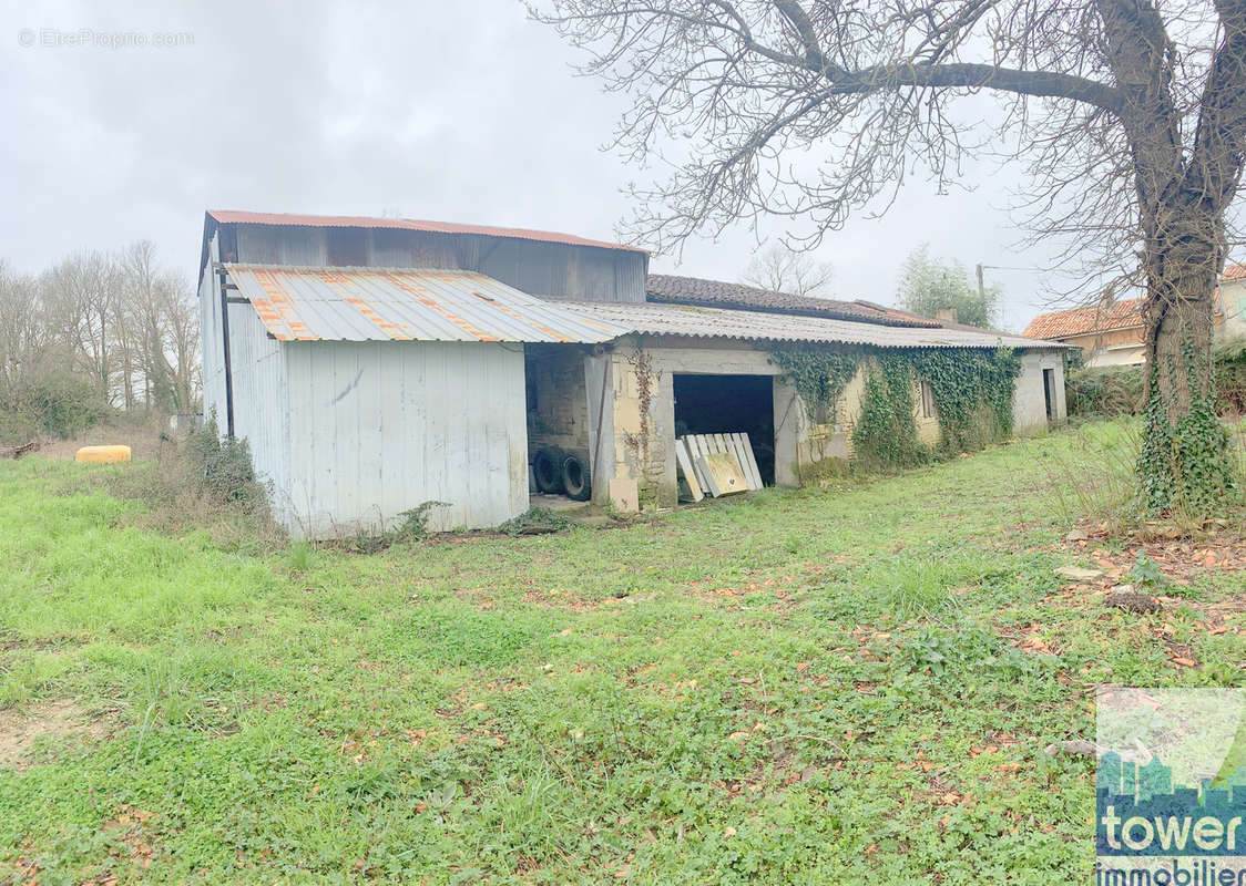 Maison à AUJAC