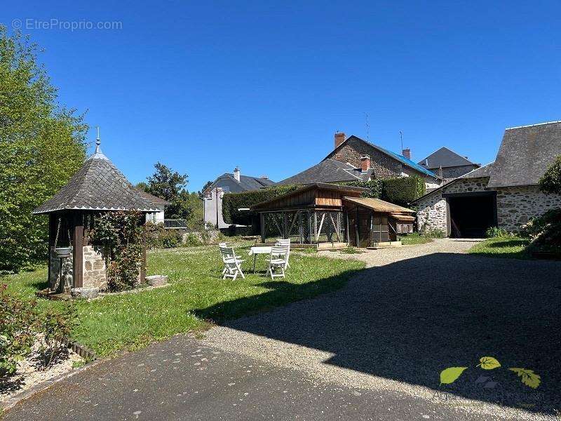 Maison à LA CROISILLE-SUR-BRIANCE