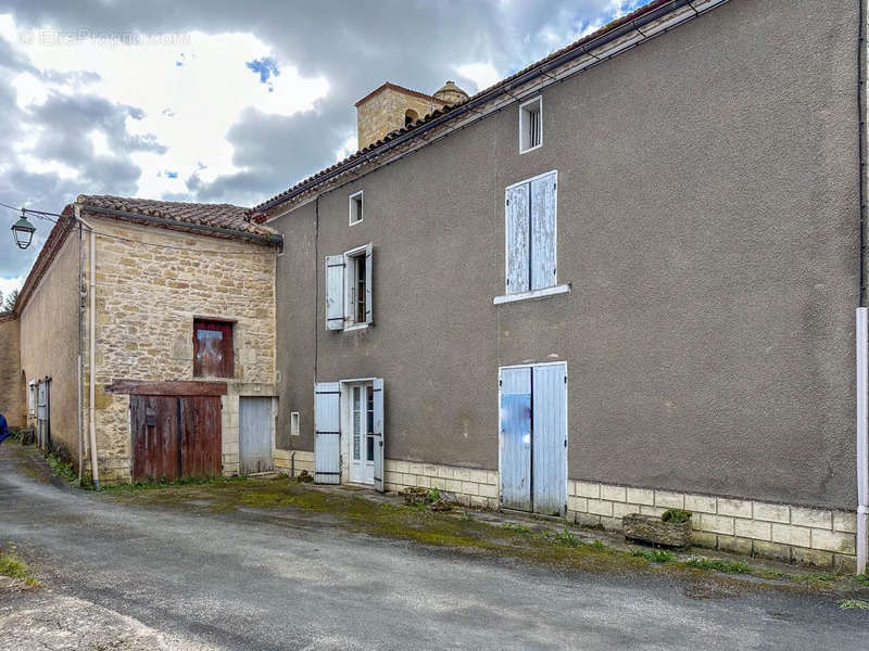 Maison à SAINT-FRONT-SUR-LEMANCE