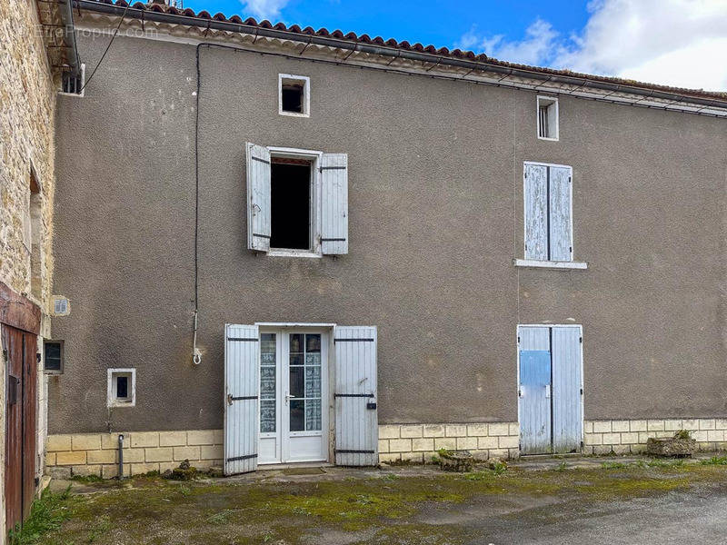 Maison à SAINT-FRONT-SUR-LEMANCE