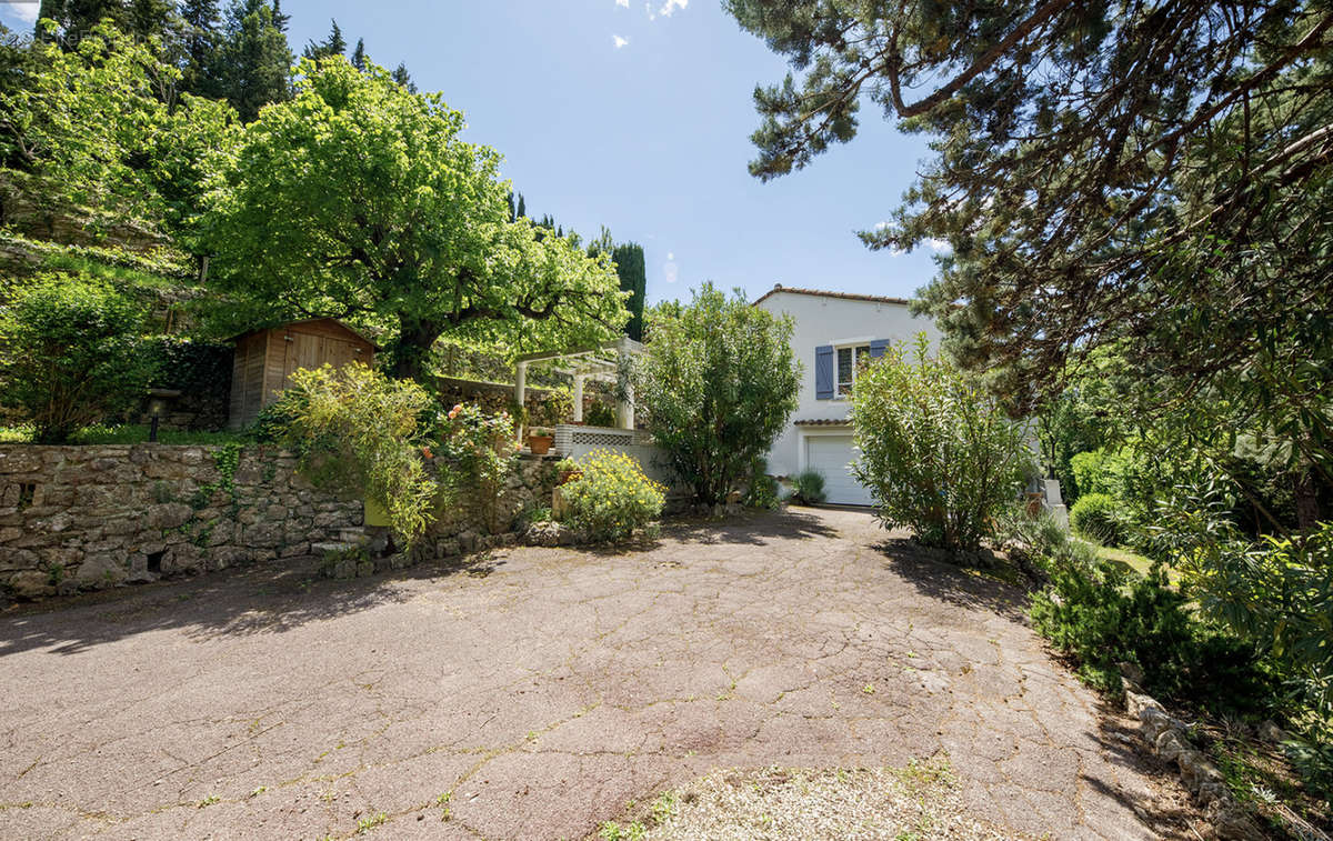 Maison à CHATEAUNEUF-GRASSE