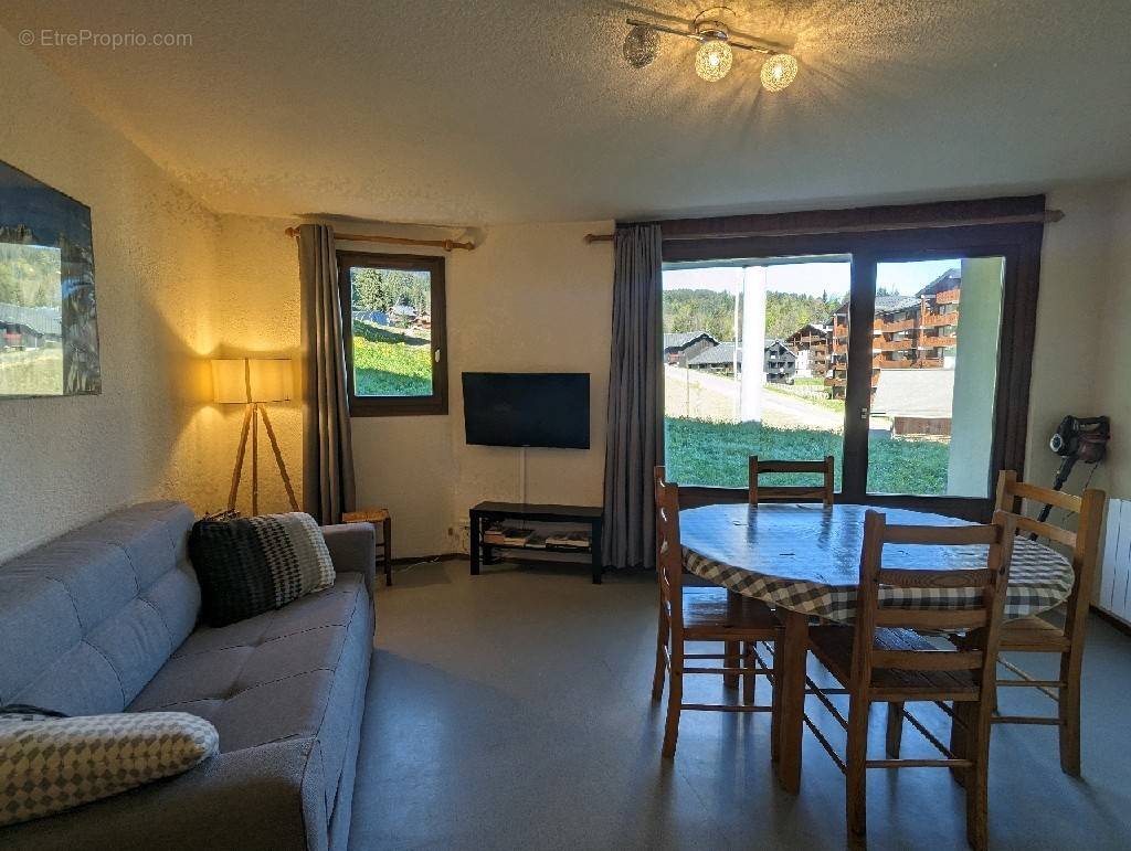 Appartement à MORILLON