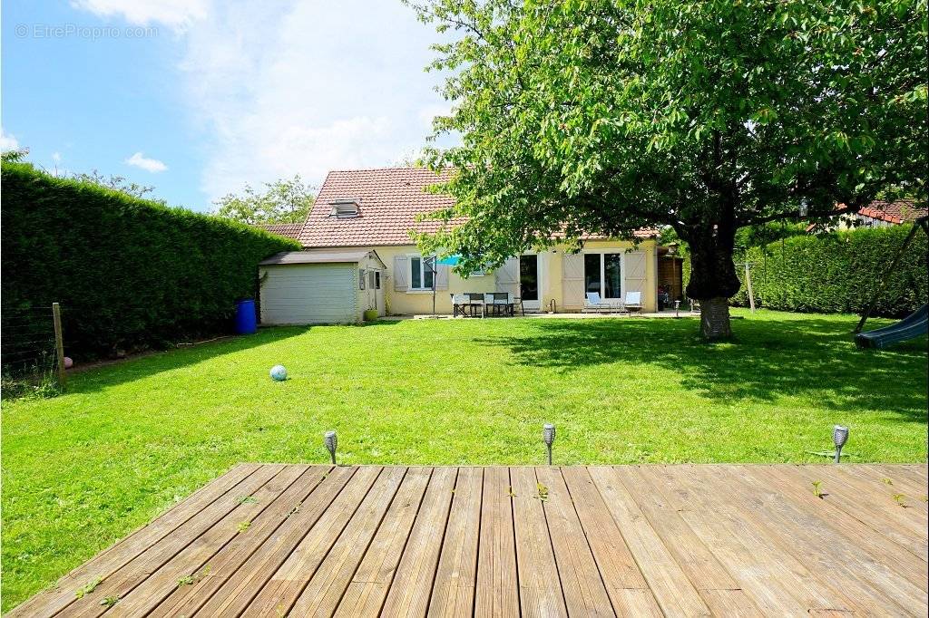 Maison à MEZIERES-SUR-SEINE