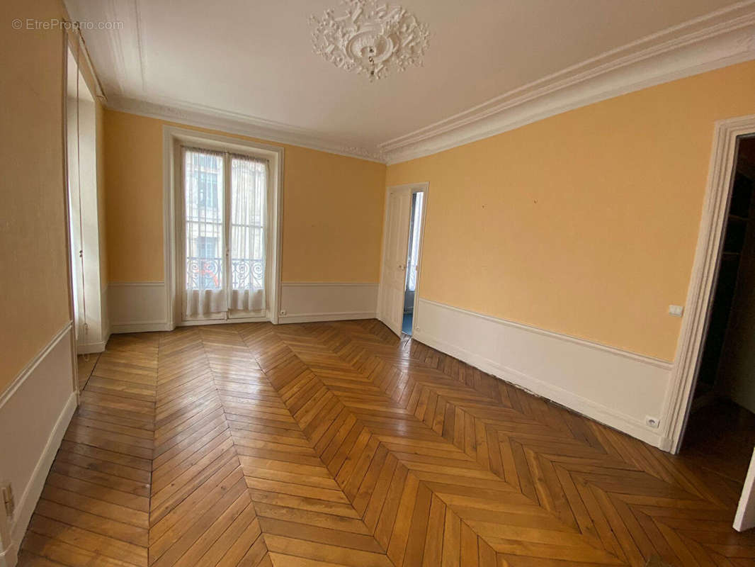 Appartement à PARIS-10E