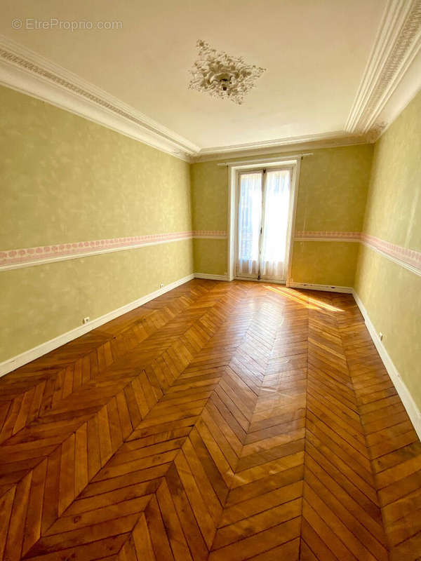 Appartement à PARIS-10E