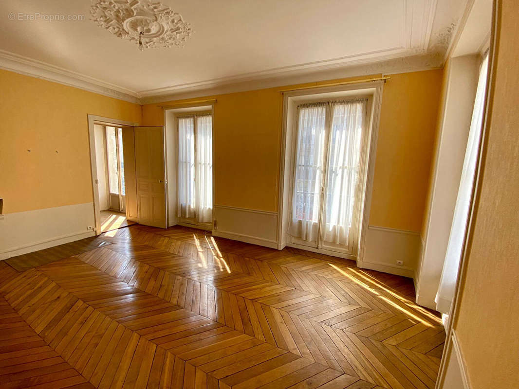 Appartement à PARIS-10E