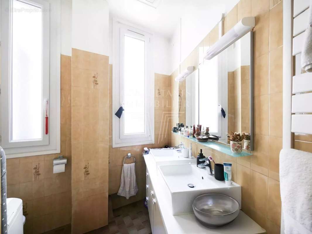 Appartement à PARIS-17E