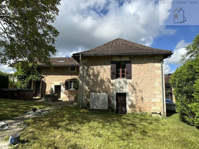 Maison à SAINT-SULPICE-DE-ROUMAGNAC