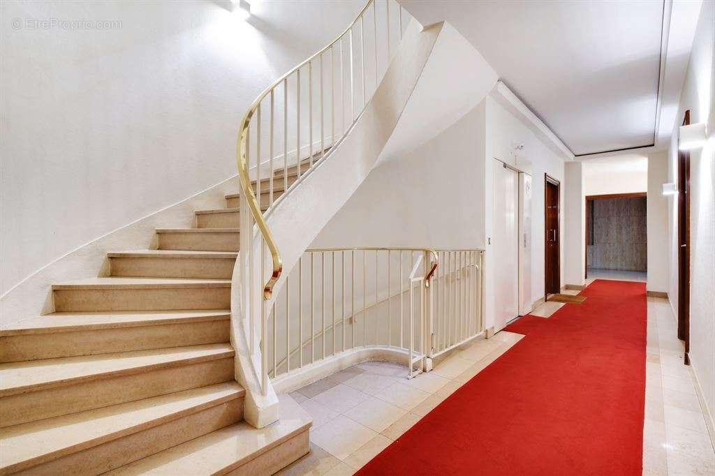 Appartement à NEUILLY-SUR-SEINE