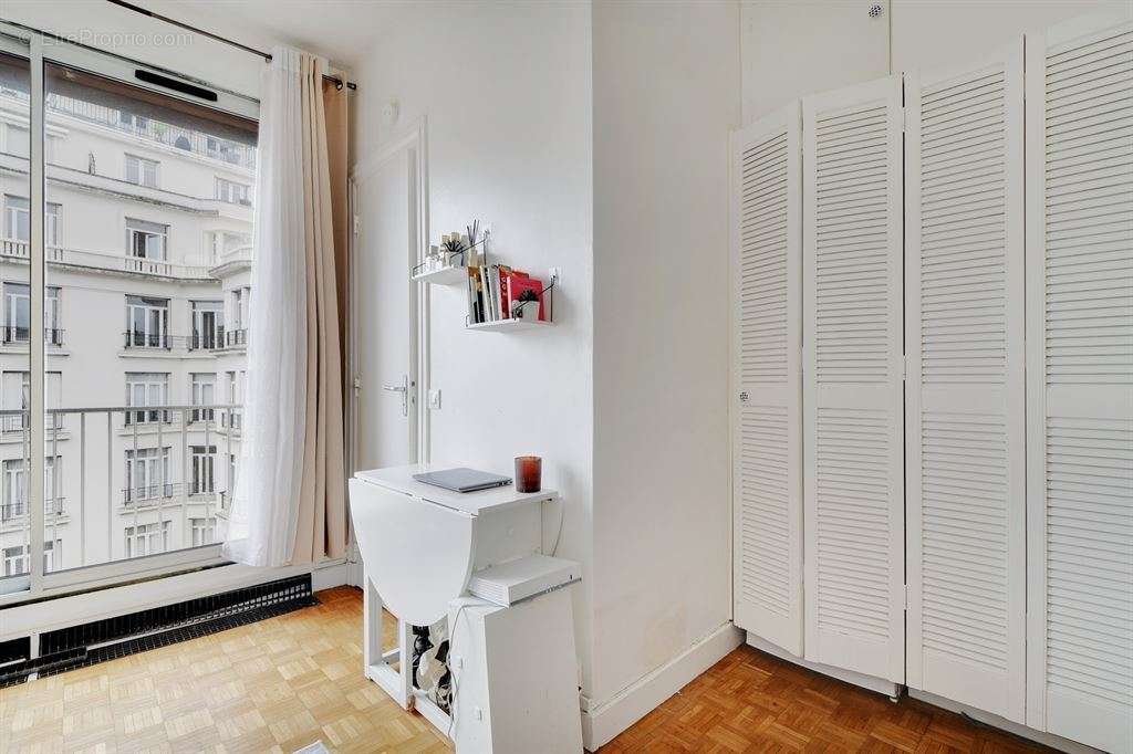 Appartement à NEUILLY-SUR-SEINE